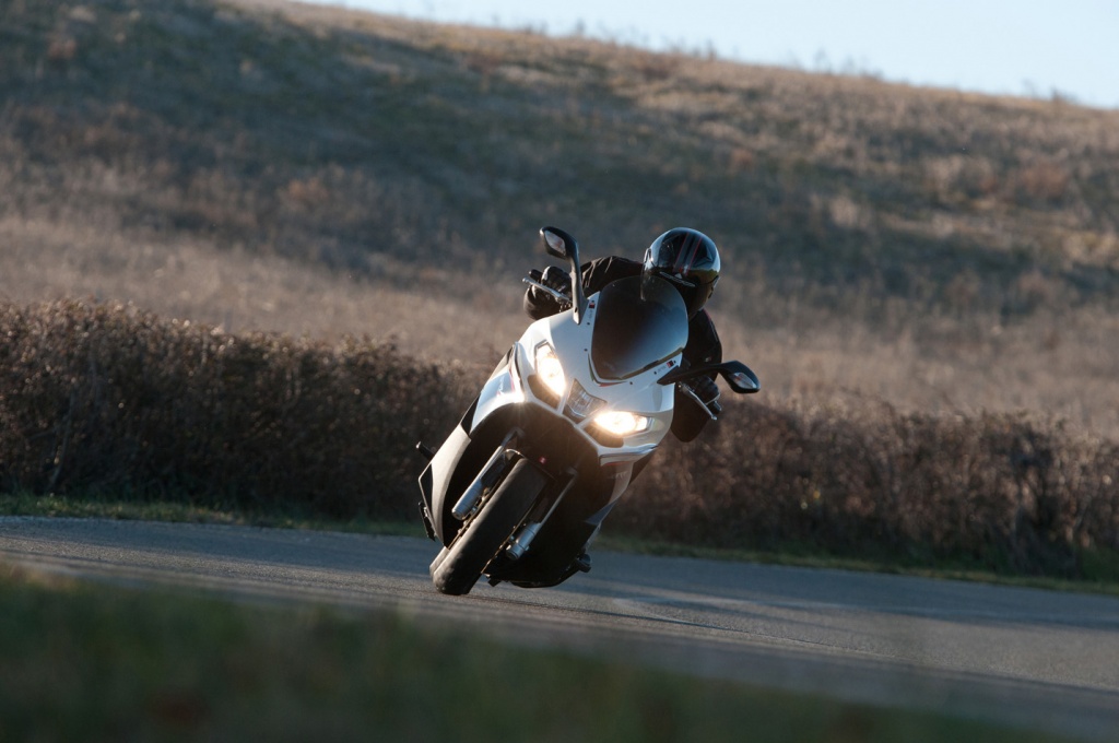 Фото скутера Aprilia SRV 850 ABS